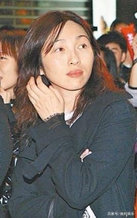 她為愛棄高薪！以「保姆身份」默默地照顧男星27年　52歲高齡花費百萬「生下兒子」終圓滿