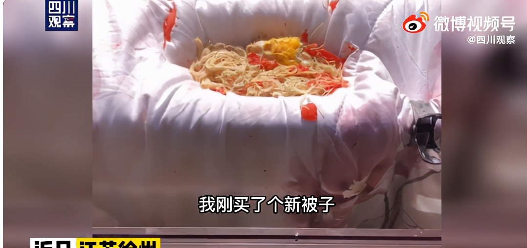 新買了一床棉被！本想先放陽台晾曬後用　中途再看時「卻被嚇到腿軟」網友：趕快報警