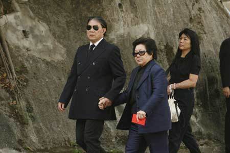 陪丈夫白手起家賺百億！還幫忙說服婆婆「同意丈夫娶二太跟三太」　晚年成功獨攬「百億財產」