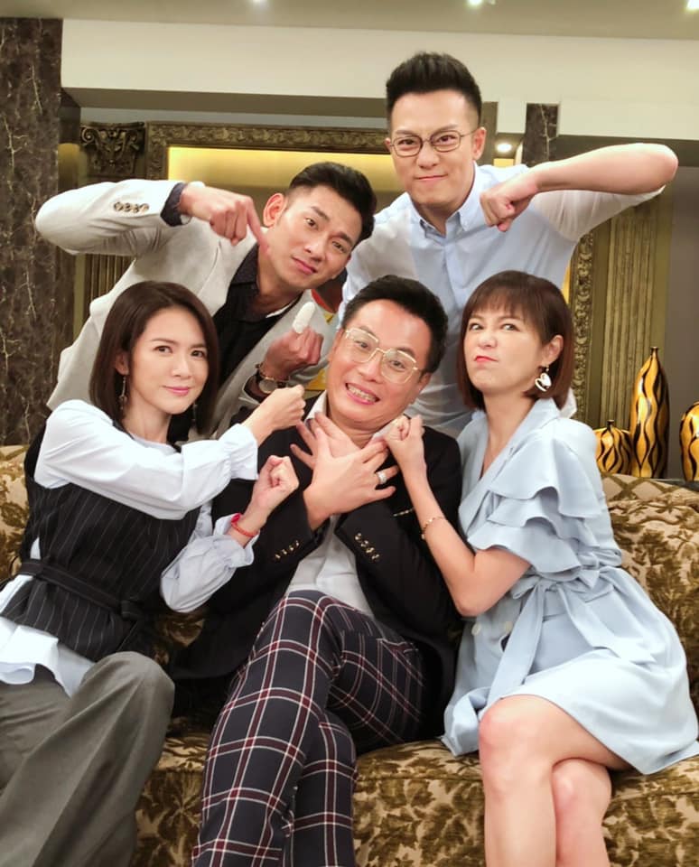 人氣比她還旺！星卉曬合照慶生「意外曝光媽媽凍齡美顏」驚艷破萬網友　根本是親姊姊「留言多到癱瘓臉書」