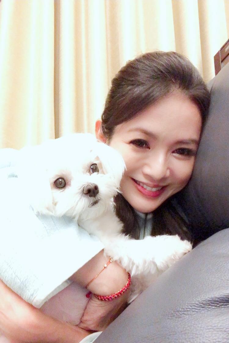 人氣比她還旺！星卉曬合照慶生「意外曝光媽媽凍齡美顏」驚艷破萬網友　根本是親姊姊「留言多到癱瘓臉書」