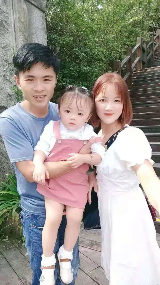 陪爸媽做外送！6個月女孩「在外送箱中長大」 現況曝光「始終是父母的安慰」：生活再苦都值得