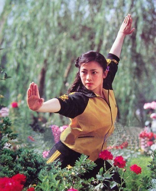 不要婚禮鑽戒！30年前「生下2女」卻被李連杰拋棄另娶她人　「住地下室10年」不認命走出陰霾