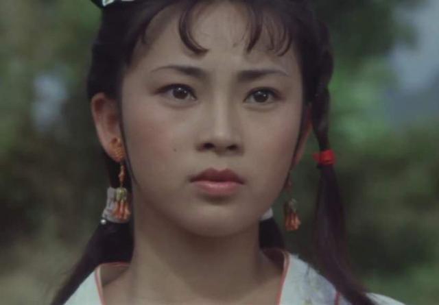 不要婚禮鑽戒！30年前「生下2女」卻被李連杰拋棄另娶她人　「住地下室10年」不認命走出陰霾