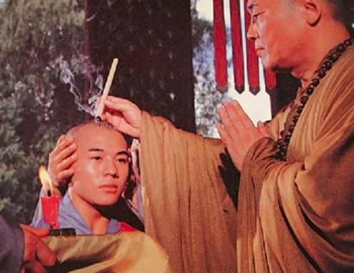 不要婚禮鑽戒！30年前「生下2女」卻被李連杰拋棄另娶她人　「住地下室10年」不認命走出陰霾