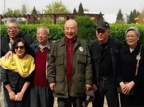 不要婚禮鑽戒！30年前「生下2女」卻被李連杰拋棄另娶她人　「住地下室10年」不認命走出陰霾