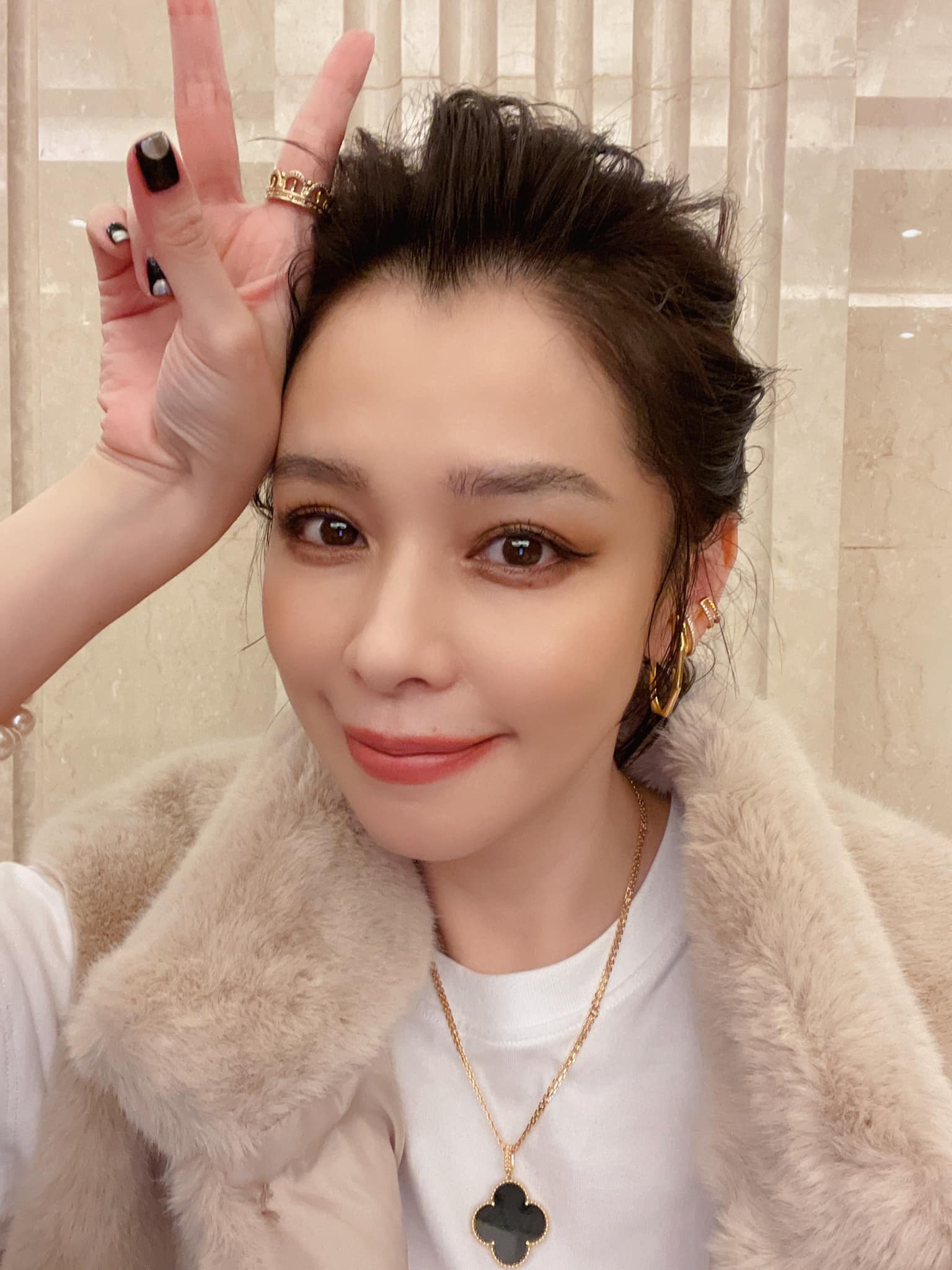 自曝嚴重隱疾！徐若瑄罕見「躲媽媽懷中痛哭」揭揪心內幕　坦言「不想再勇敢了」淚嘆：要照顧好健康