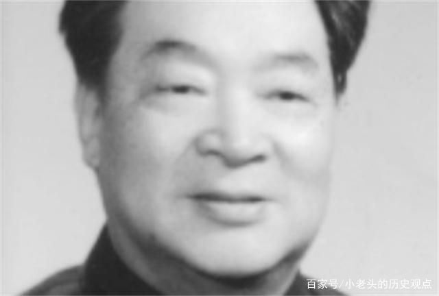 不顧世俗！他80歲毅然「二娶小12歲妻子」相伴12年　臨終卻再三叮囑：要與原配合葬