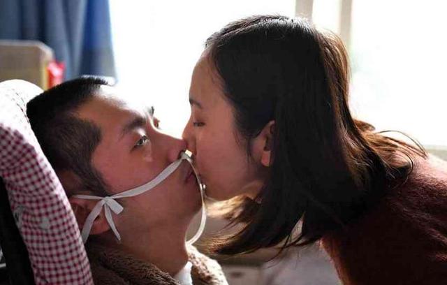 8個月決定終生！他意外成植物人「女友3年不離棄」被笑傻　賣房借錢在所不惜「用愛換得奇蹟」感動全網