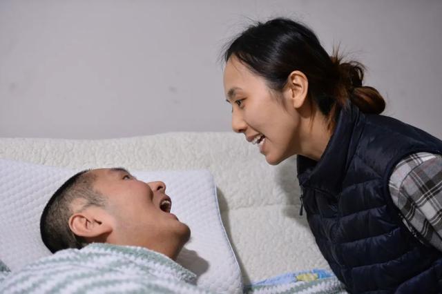 8個月決定終生！他意外成植物人「女友3年不離棄」被笑傻　賣房借錢在所不惜「用愛換得奇蹟」感動全網