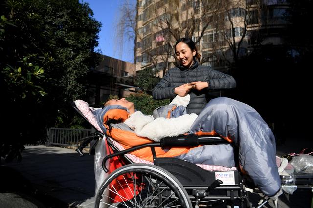 8個月決定終生！他意外成植物人「女友3年不離棄」被笑傻　賣房借錢在所不惜「用愛換得奇蹟」感動全網