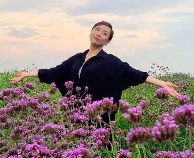 18歲時大佬為她下跪！30歲因錯愛「被全港雪封」　40歲一夜破產「43歲成功翻身」：一個人也很好