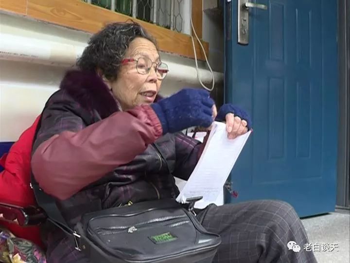 90歲嬤擺地攤！她工廠倒閉「欠下9千萬巨債」負責到底　誠信感動天「10年內全數還清」