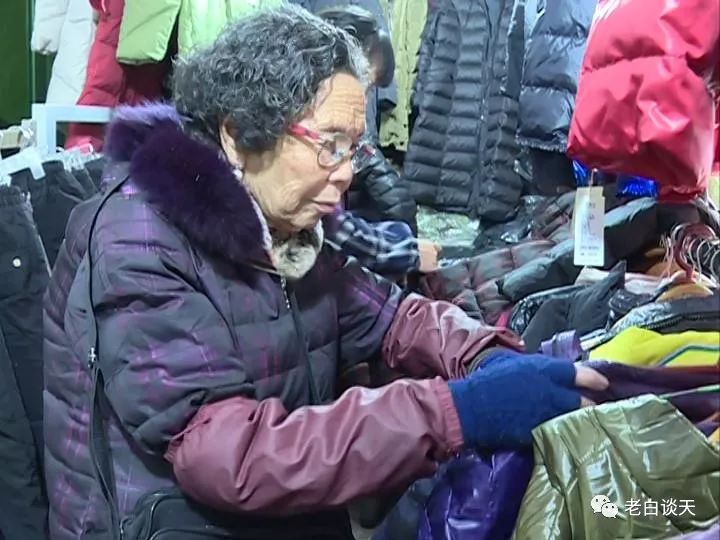 90歲嬤擺地攤！她工廠倒閉「欠下9千萬巨債」負責到底　誠信感動天「10年內全數還清」