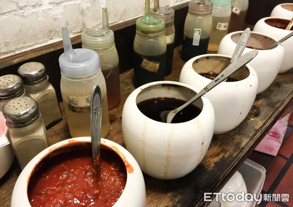選對煮菜沒煩惱！網友跪求「哪牌醬油膏甘甜鹹」　老饕激推「嚐過就回不去了」：直接沾也美味