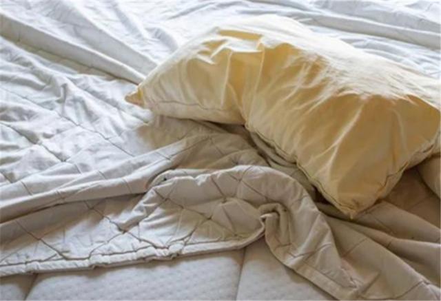 斷捨離成癮！日本40歲主婦「丟掉所有家具」全家剩３張椅子　掀起熱議「該扔什麼東西」低物慾從細節做起　　