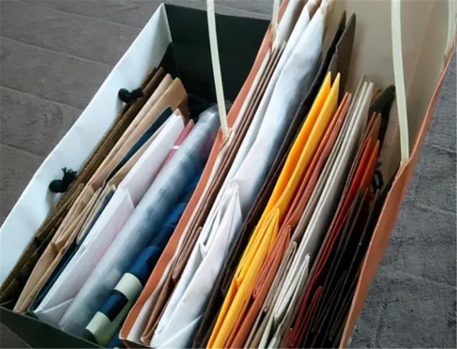 斷捨離成癮！日本40歲主婦「丟掉所有家具」全家剩３張椅子　掀起熱議「該扔什麼東西」低物慾從細節做起　　