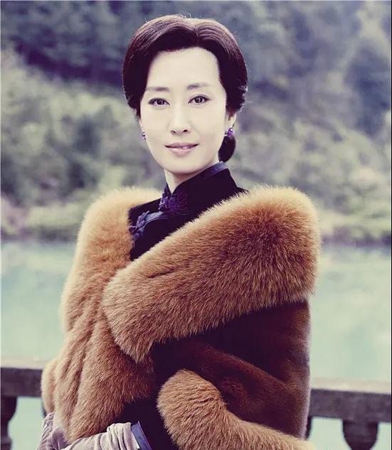 嫁豪門獨守空房7年！離婚後44歲爆紅　  談到前夫「淚流不止」：買個冰激凌都要向他借錢