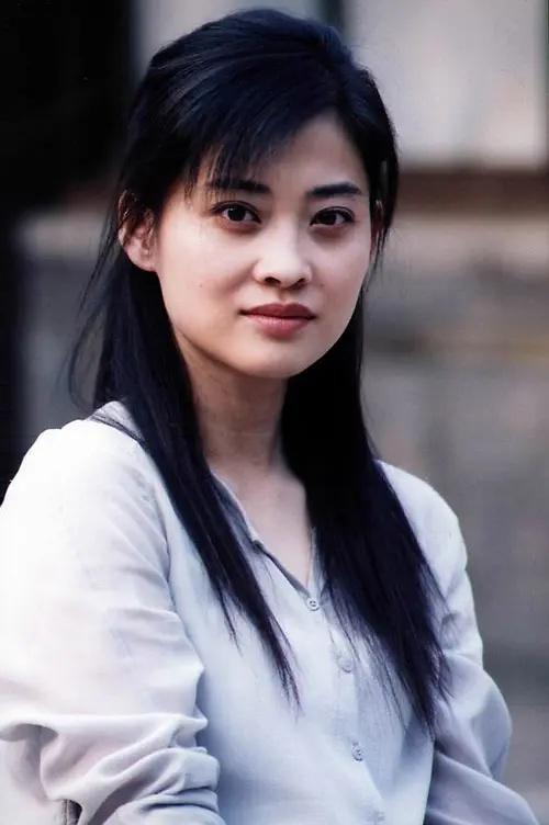 嫁豪門獨守空房7年！離婚後44歲爆紅　  談到前夫「淚流不止」：買個冰激凌都要向他借錢