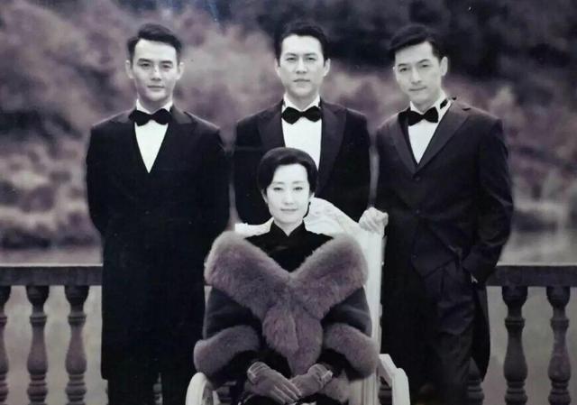 嫁豪門獨守空房7年！離婚後44歲爆紅　  談到前夫「淚流不止」：買個冰激凌都要向他借錢