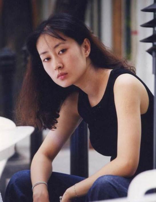 嫁豪門獨守空房7年！離婚後44歲爆紅　  談到前夫「淚流不止」：買個冰激凌都要向他借錢
