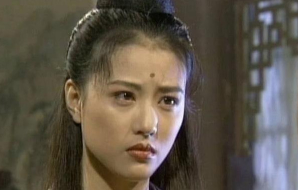 她曾被稱「全港情人」！在日本拍大尺度寫真　卻因「不伺候公公被離婚」53歲仍單身
