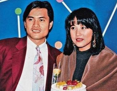 她曾被稱「全港情人」！在日本拍大尺度寫真　卻因「不伺候公公被離婚」53歲仍單身
