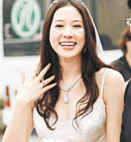 天生旺夫命！丈夫「用2套房當聘禮」才娶到她　她婚後卻從不工作「反讓丈夫賺千億」