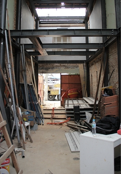 原本破到如廢墟！3代老屋「神改造變質感透天厝」脫胎換骨　屋內「北歐風冷色客廳」樓頂花園更美