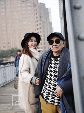 網上瘋傳「73歲富翁砸千萬娶29歲正妹」婚紗照！　本尊被搜出「揭催淚婚紗內幕」網淚讚：好棒的女孩❤