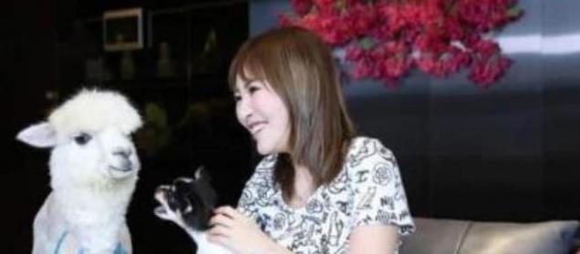 37歲身家過億女歌手！家中保姆「是丈夫前妻」　教導兒女「將其視為家人」 