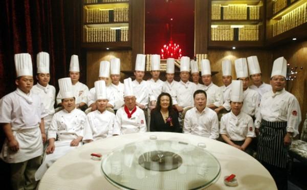 曾逼大S吃肉吃到吐！開88家餐館「卻遭踢出局」被判入獄1年　離婚後心痛兒子付出「徹底斷兒媳」