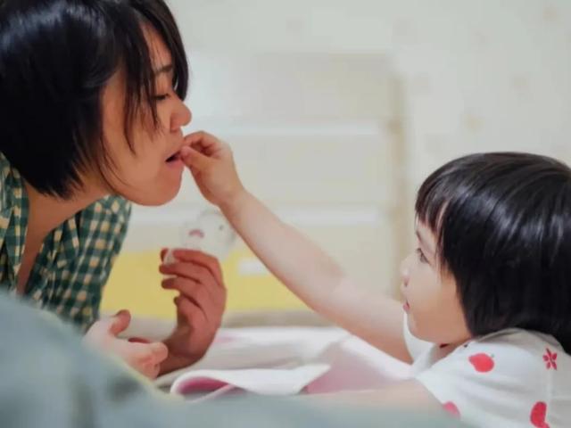 女兒患重度自閉！小夫妻賣房「砸百萬買房車」帶她四處跑透透　看遍各處風景「最特別的治療方式」成果暖哭網
