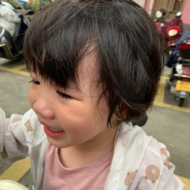 女兒患重度自閉！小夫妻賣房「砸百萬買房車」帶她四處跑透透　看遍各處風景「最特別的治療方式」成果暖哭網