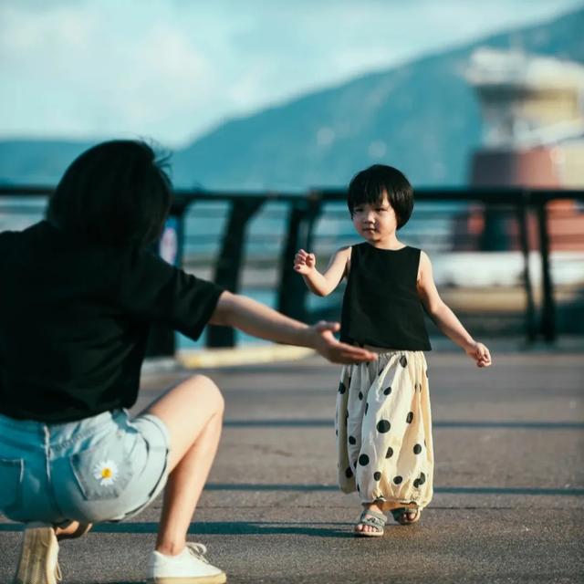 女兒患重度自閉！小夫妻賣房「砸百萬買房車」帶她四處跑透透　看遍各處風景「最特別的治療方式」成果暖哭網