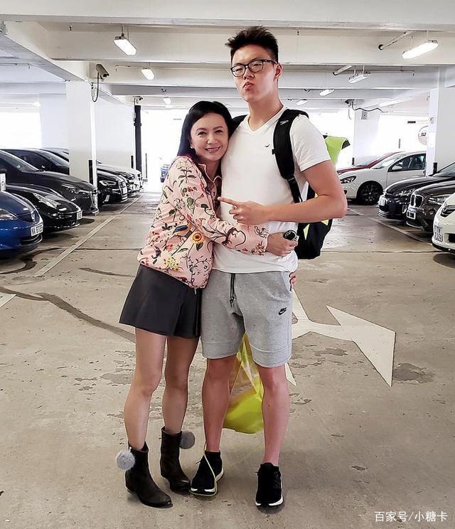 梁朝偉初戀！和豪門老公離婚後「為兒退圈單身不再婚」　花10年把兒子「培養成游泳健將」