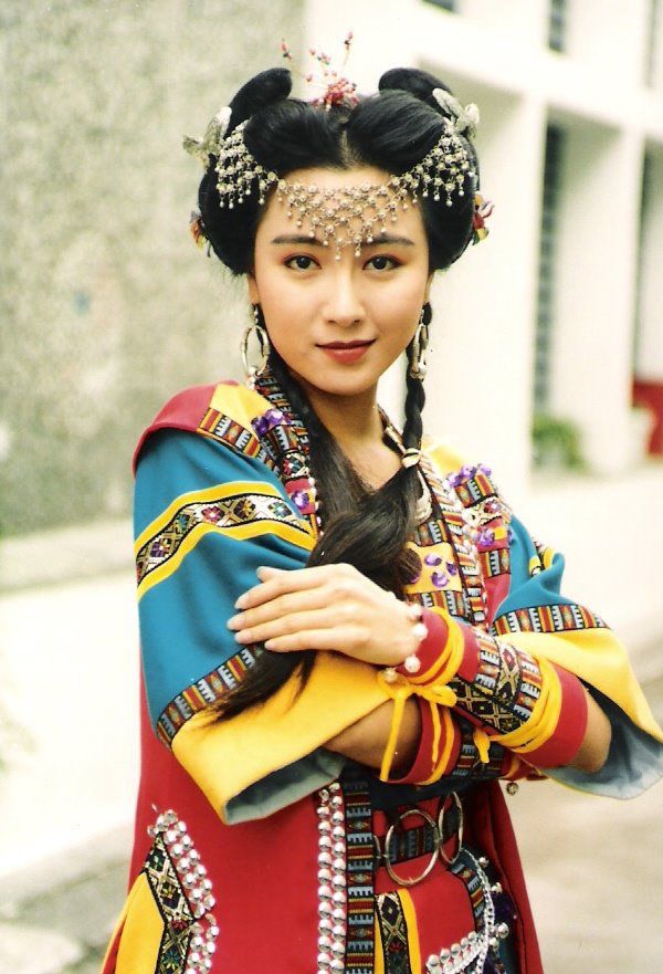 小三扶正夢碎！她當年「靠美貌征服了7個男人」　退出演藝圈「一生未婚無子」靠修佛度餘生