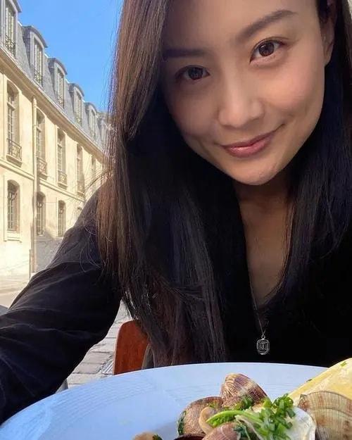 黑馬視后！曾一夜失去婚姻事業「被稱13億豪門棄婦」　二婚嫁哈佛學霸生女「活出自我」
