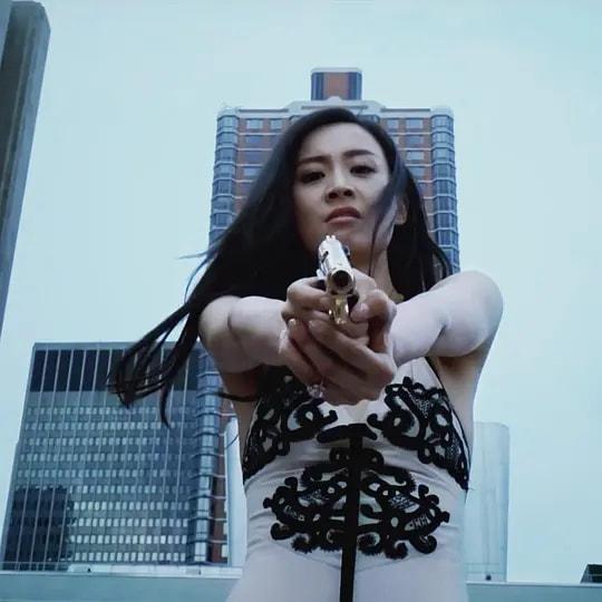 黑馬視后！曾一夜失去婚姻事業「被稱13億豪門棄婦」　二婚嫁哈佛學霸生女「活出自我」