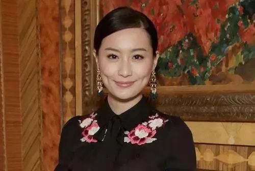 黑馬視后！曾一夜失去婚姻事業「被稱13億豪門棄婦」　二婚嫁哈佛學霸生女「活出自我」