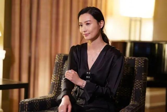 黑馬視后！曾一夜失去婚姻事業「被稱13億豪門棄婦」　二婚嫁哈佛學霸生女「活出自我」