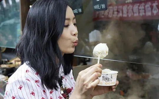黑馬視后！曾一夜失去婚姻事業「被稱13億豪門棄婦」　二婚嫁哈佛學霸生女「活出自我」