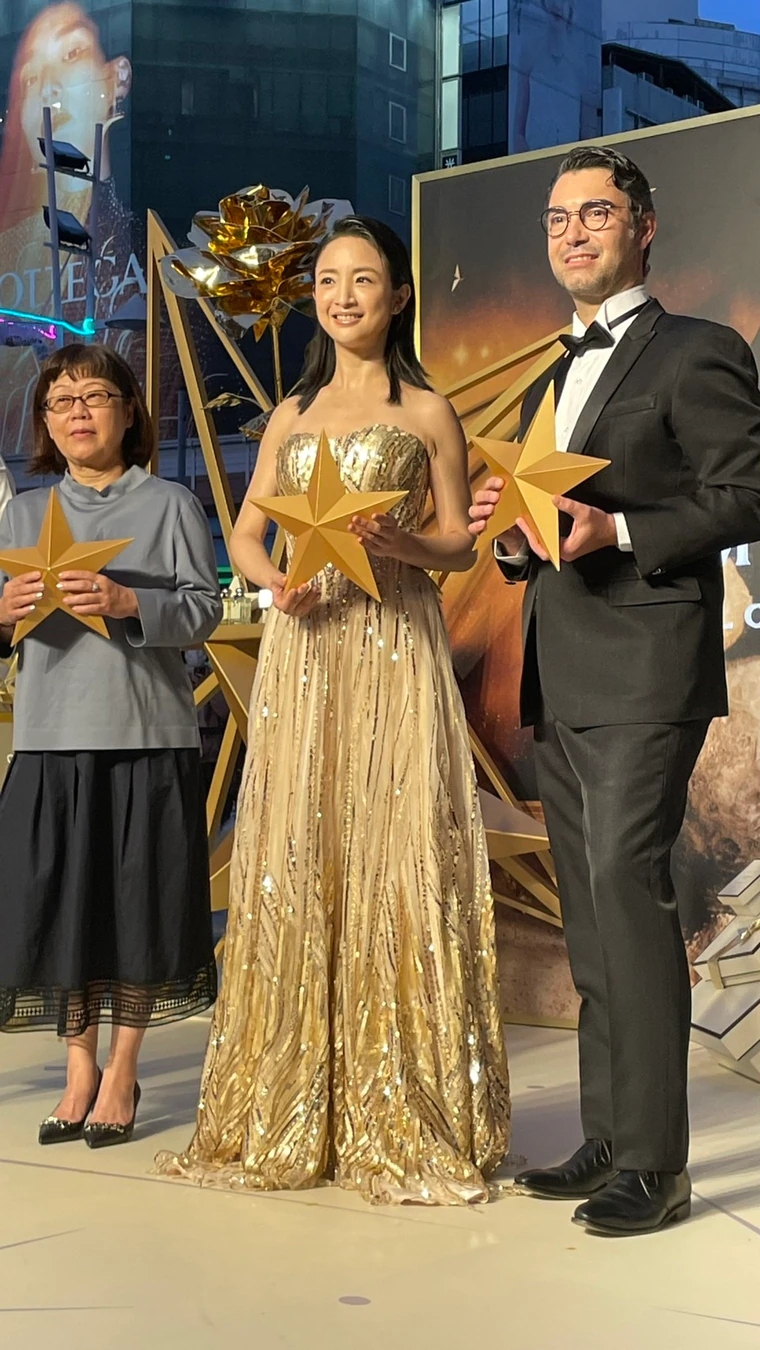 林依晨產後1個月首露面！腰身「苗條有致」少女感滿滿　抱怨「有第三者」自己已開始失寵