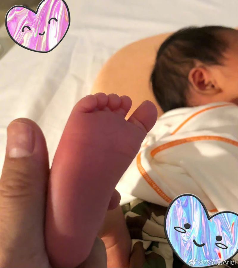 林依晨產後1個月首露面！腰身「苗條有致」少女感滿滿　抱怨「有第三者」自己已開始失寵