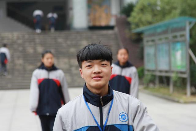 這筆帳我來還！11歲少年父母雙亡「自願扛下家中債務」　四處打工拾荒「6年還清13萬」連債主都佩服