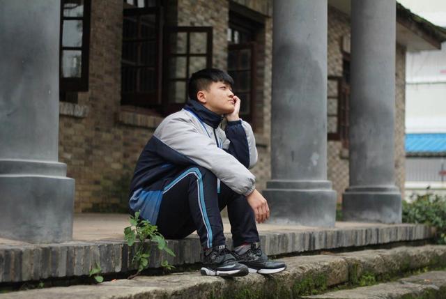 這筆帳我來還！11歲少年父母雙亡「自願扛下家中債務」　四處打工拾荒「6年還清13萬」連債主都佩服