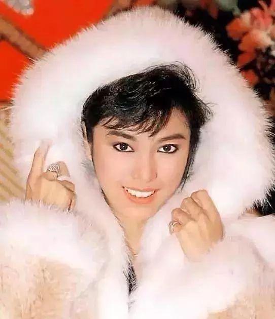 痴戀成龍8年被劈腿鄧麗君！「狂追球星26年」被冥婚　66歲孤身無兒無女「為愛永不再婚」