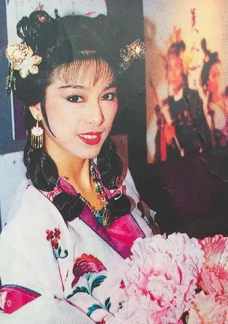 痴戀成龍8年被劈腿鄧麗君！「狂追球星26年」被冥婚　66歲孤身無兒無女「為愛永不再婚」