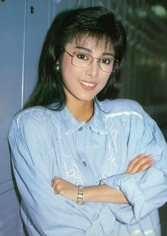 痴戀成龍8年被劈腿鄧麗君！「狂追球星26年」被冥婚　66歲孤身無兒無女「為愛永不再婚」