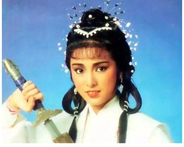 痴戀成龍8年被劈腿鄧麗君！「狂追球星26年」被冥婚　66歲孤身無兒無女「為愛永不再婚」